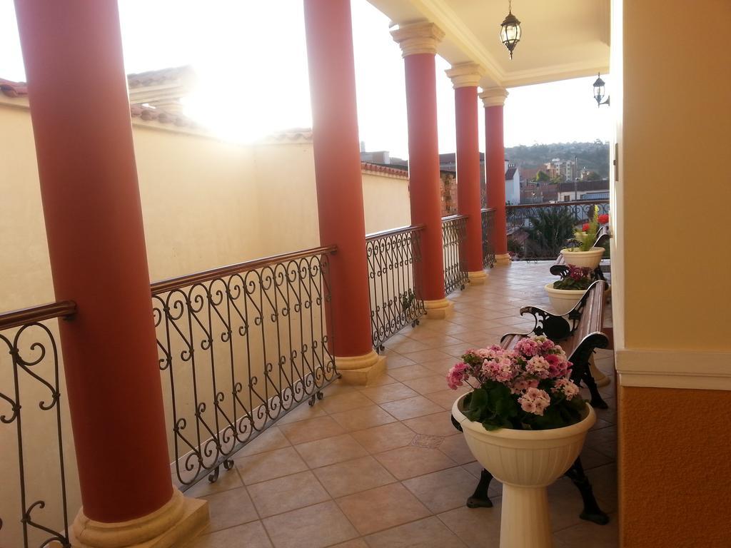 Villa Oropeza Hostel Sucre Exterior photo